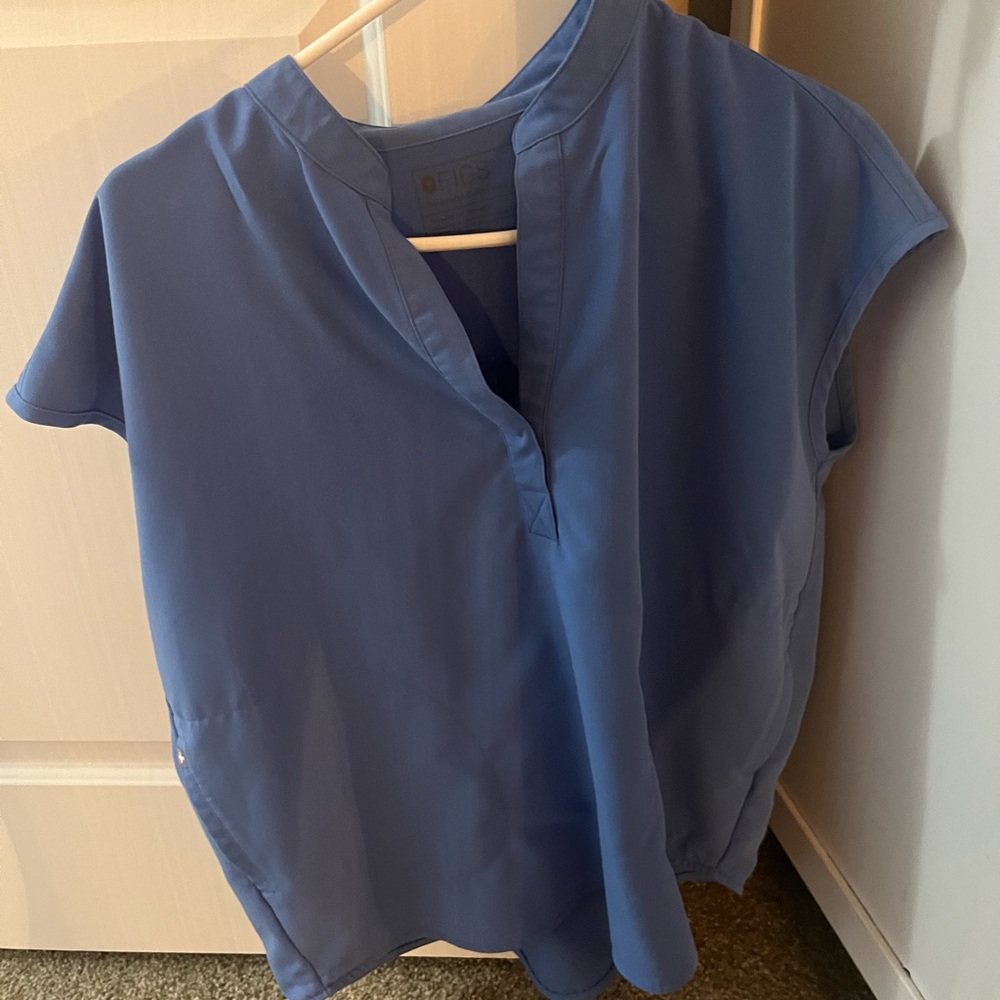 Figs scrubs.